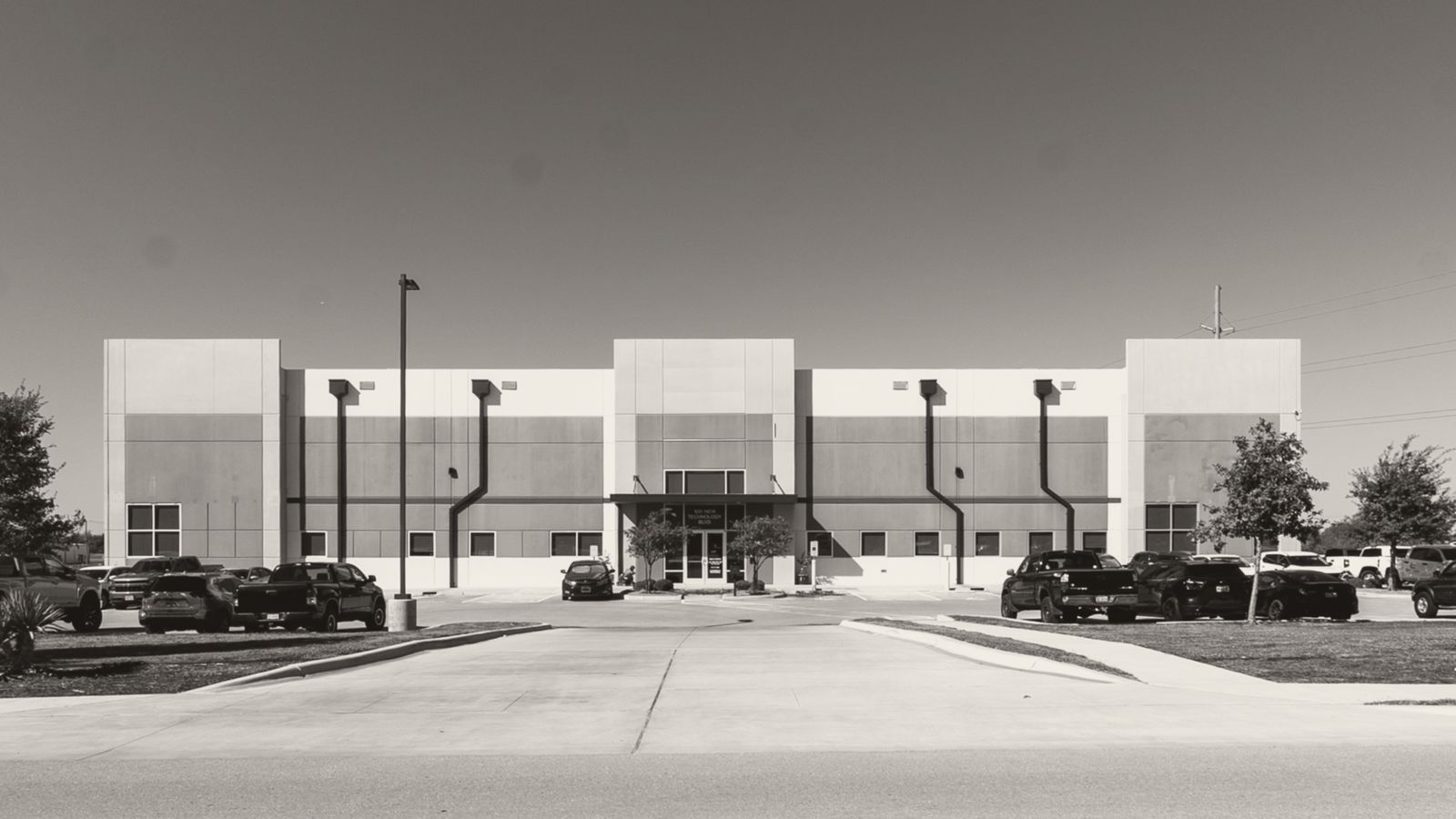Single-tenant office/flex building, street view